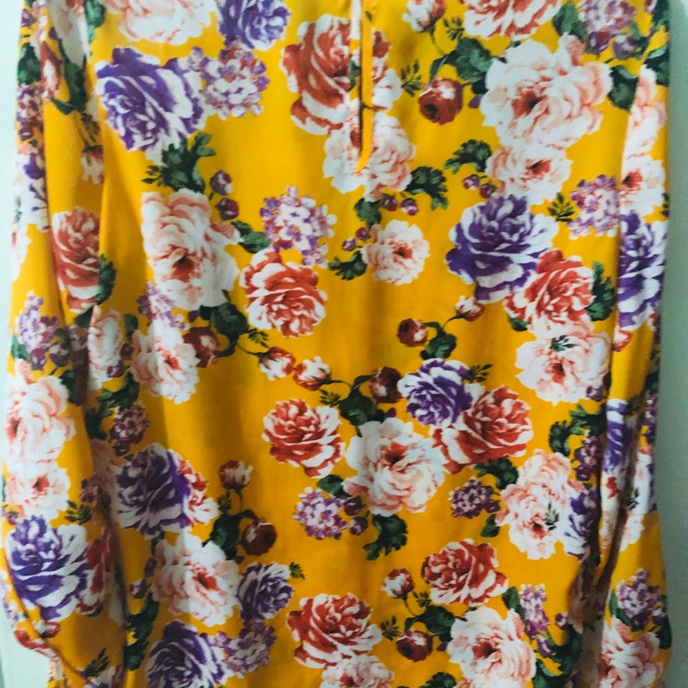 Nice Blouse - Picture 2 of 2